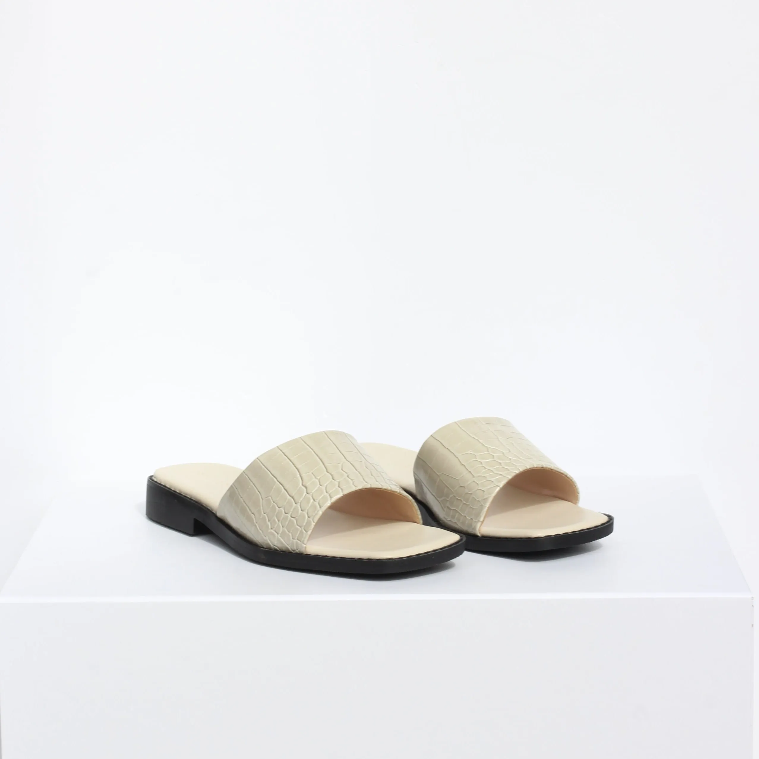 ROMI Sandal, Cream Croc